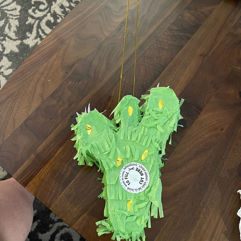 Paper Source mini piñata - cute cactus piñata! Desk or party decoration 🌵 - Picture 5 of 5